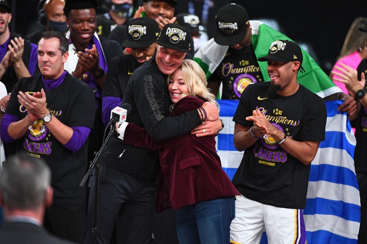 开云体育app下载-ESPN：珍妮将佩林卡&amp;兰比斯等朋友视作家人 把亲生兄妹视作敌人