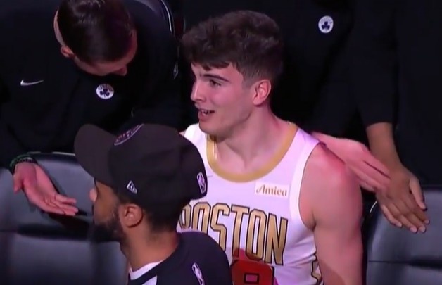 开云体育app下载官网-小伙子挺勇猛！28号秀冈萨雷斯抢断反击一打二 大回环上篮反超！